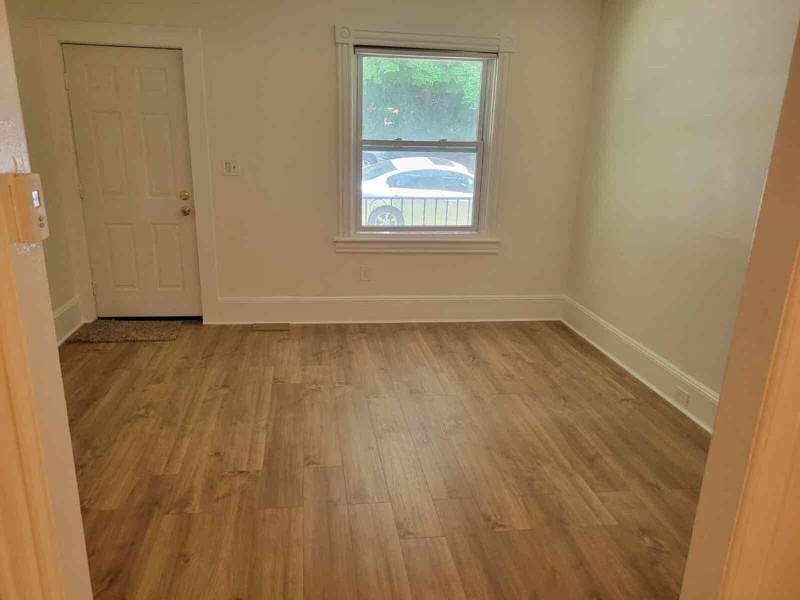 1341 Adams Ave - Photo 4 of 21