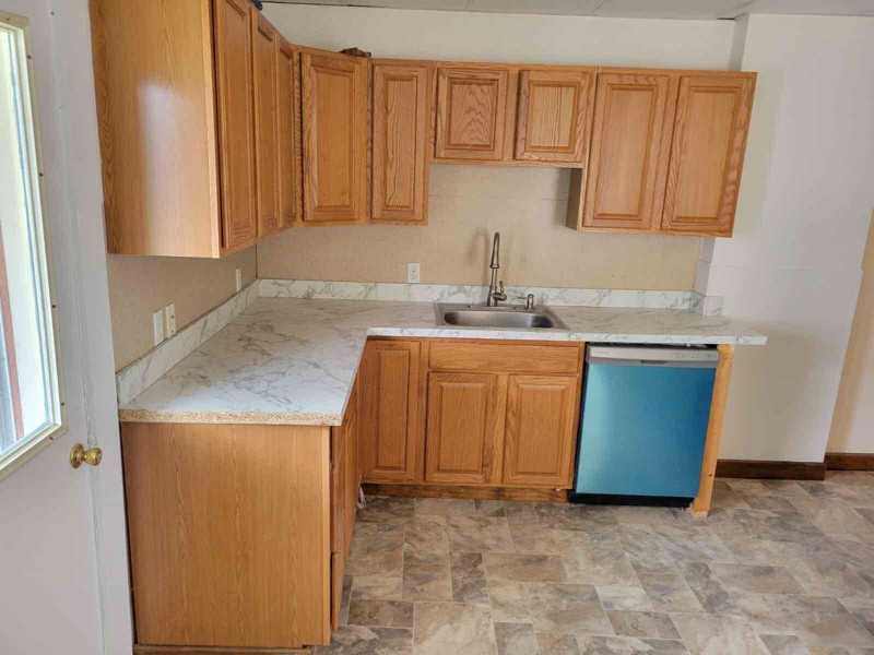 1341 Adams Ave - Photo 6 of 21