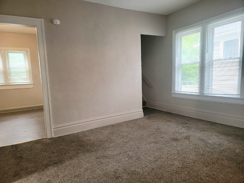299 Lloyd St #UP - Photo 3 of 11