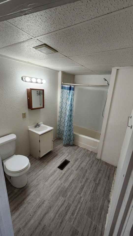 105 South Roosevelt Avenue, Unit Upper 105 - Photo 2 of 8