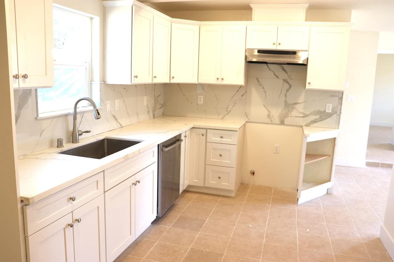 401 B St #1 - Photo 7 of 34