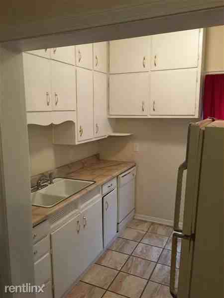 21 Southbound Gratiot Ave - Photo 2 of 7