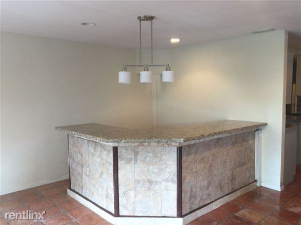 600 W Fern Ave - Photo 2 of 10