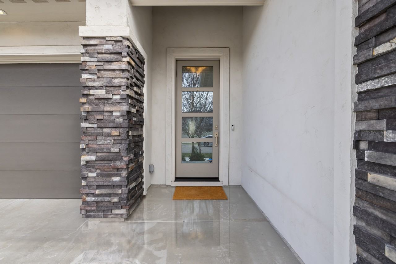 3340 W Lassen Dr #1 - Photo 4 of 46