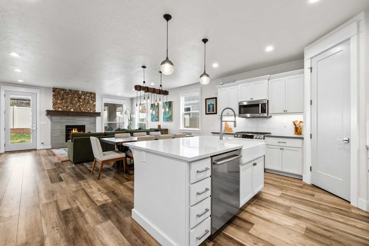 3340 W Lassen Dr #1 - Photo 7 of 46