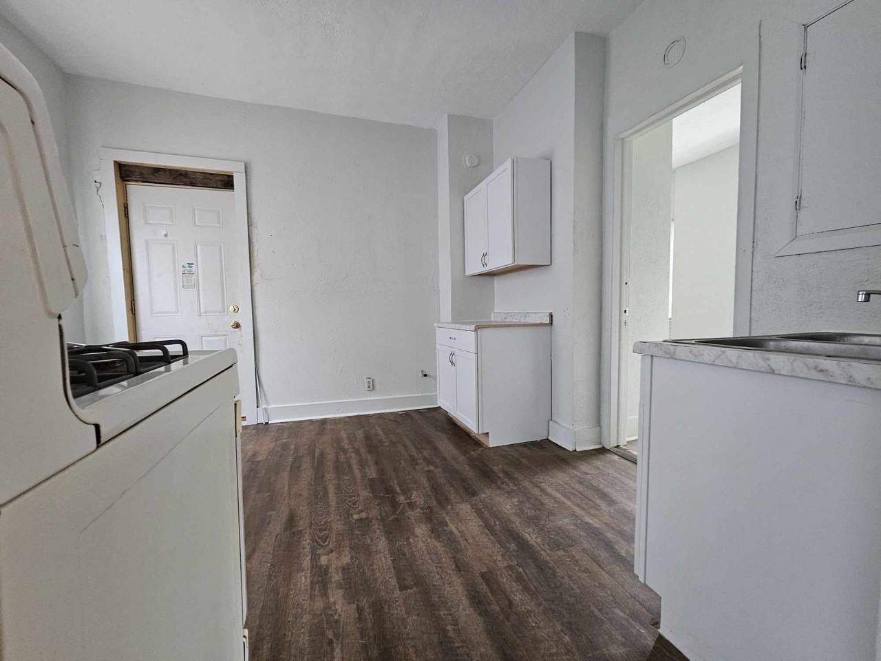 424 E Clarke St - Photo 3 of 5