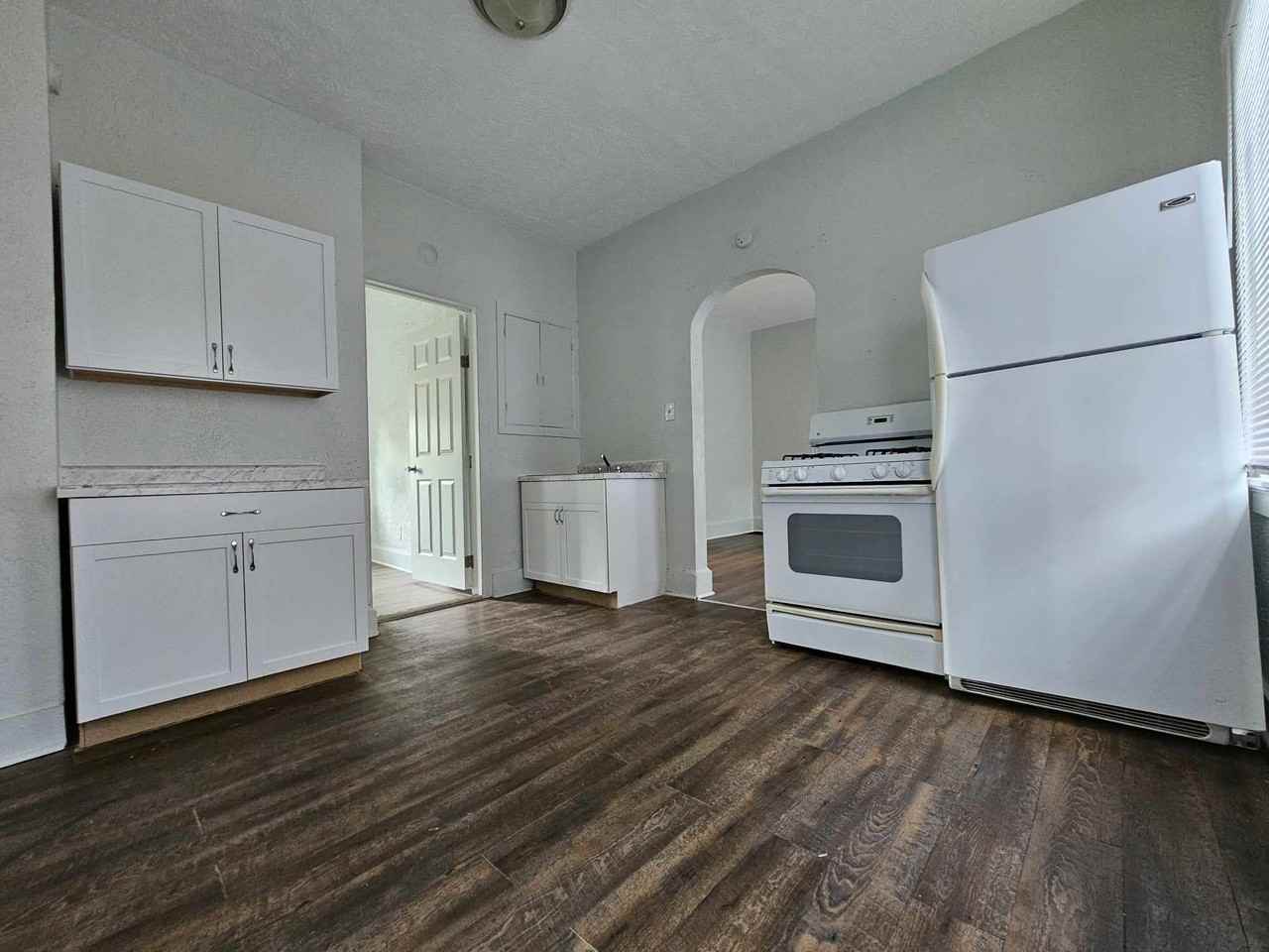 424 E Clarke St - Photo 5 of 5