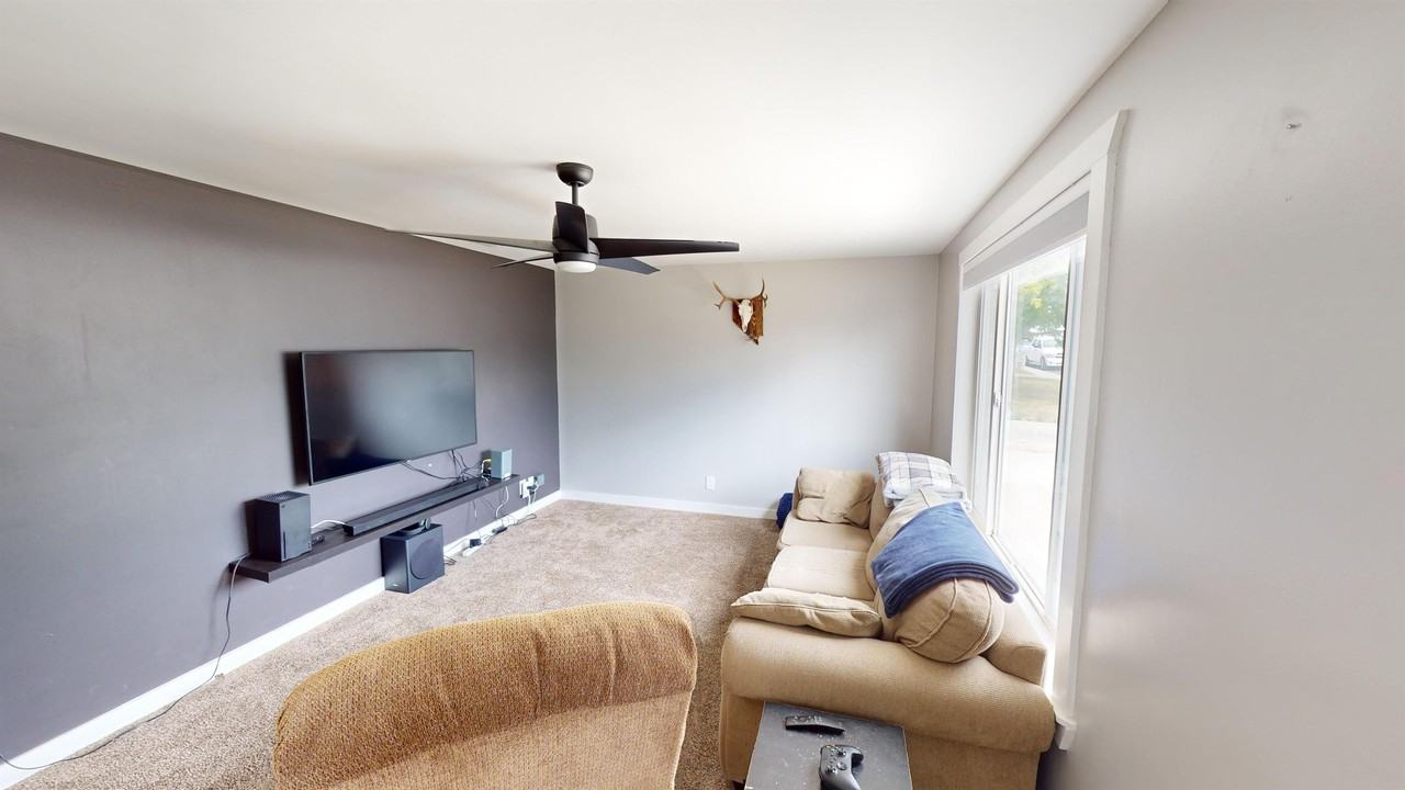 421 Antimony St - Photo 3 of 26