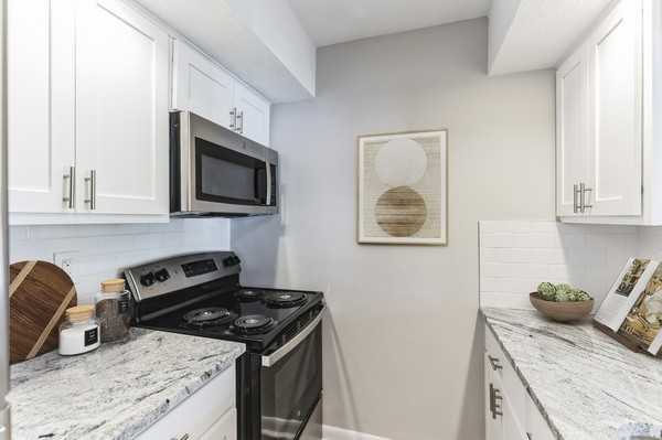 Eagle Rock Apartments at Framingham - Photo 6 of 21