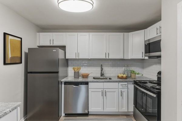 Eagle Rock Apartments at Framingham - Photo 2 of 21