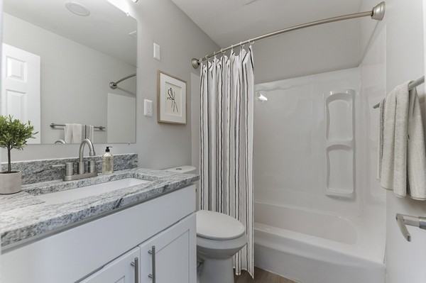 Eagle Rock Apartments at Framingham - Photo 4 of 21