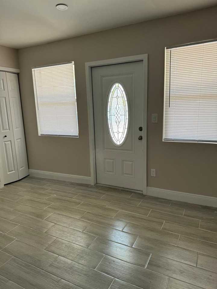 1180 Nw 44th Ter - Photo 3 of 8