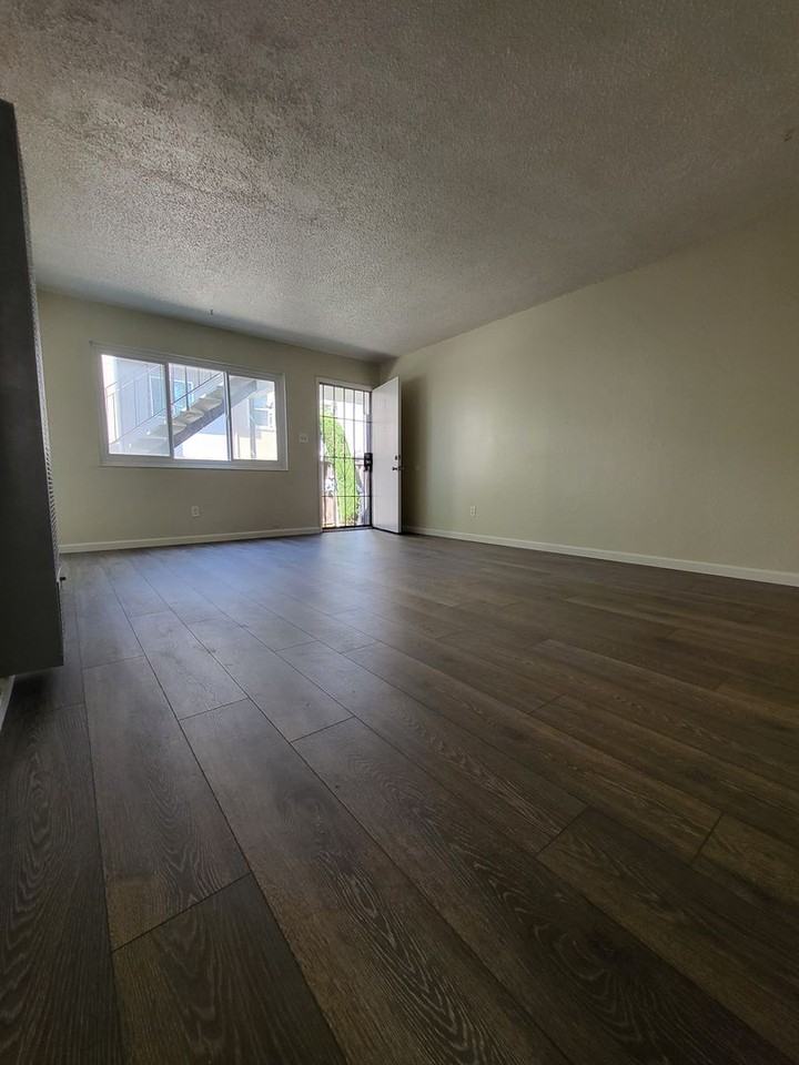 2826 10th St - Photo 2 of 6