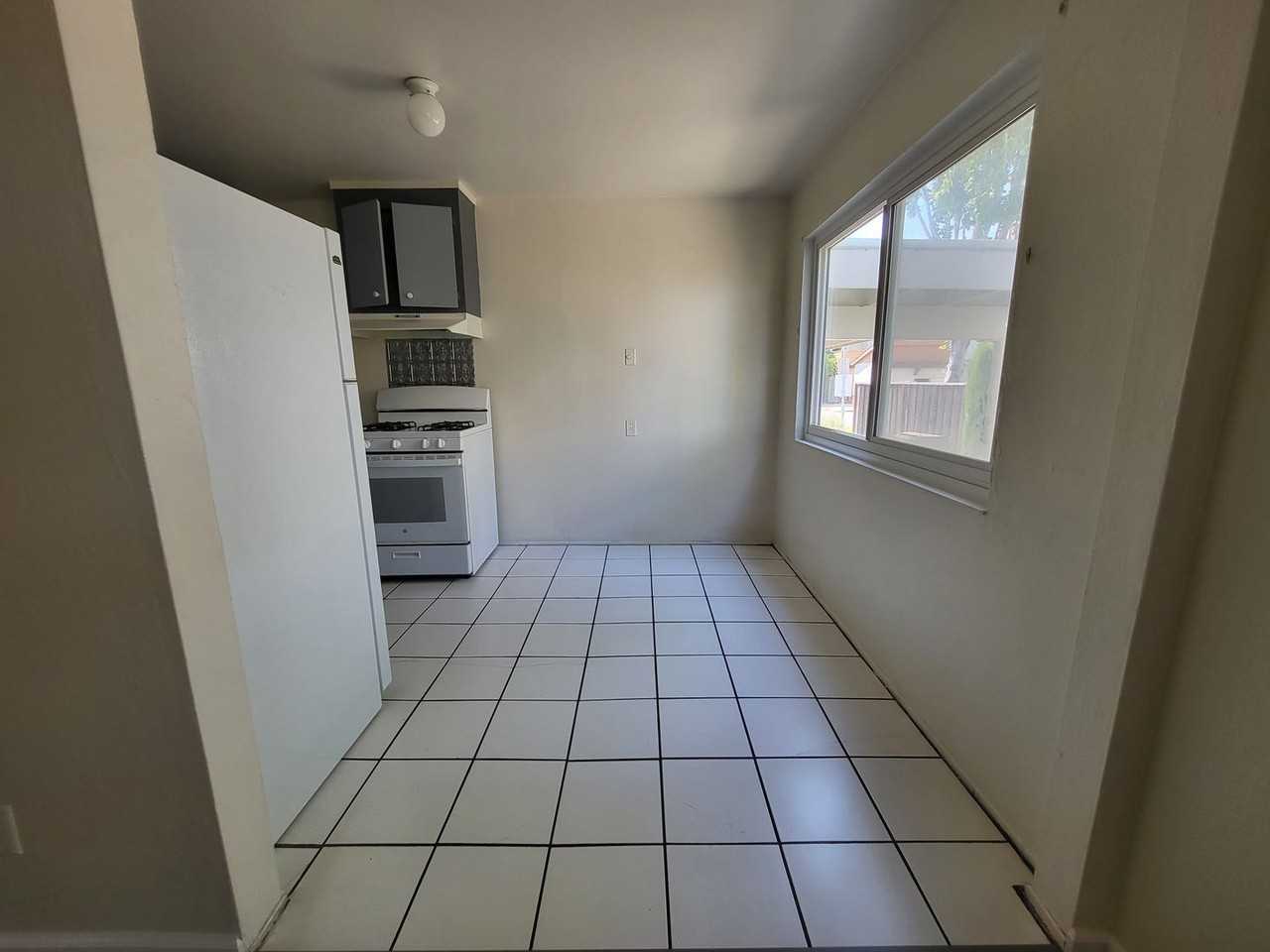 2826 10th St - Photo 3 of 6