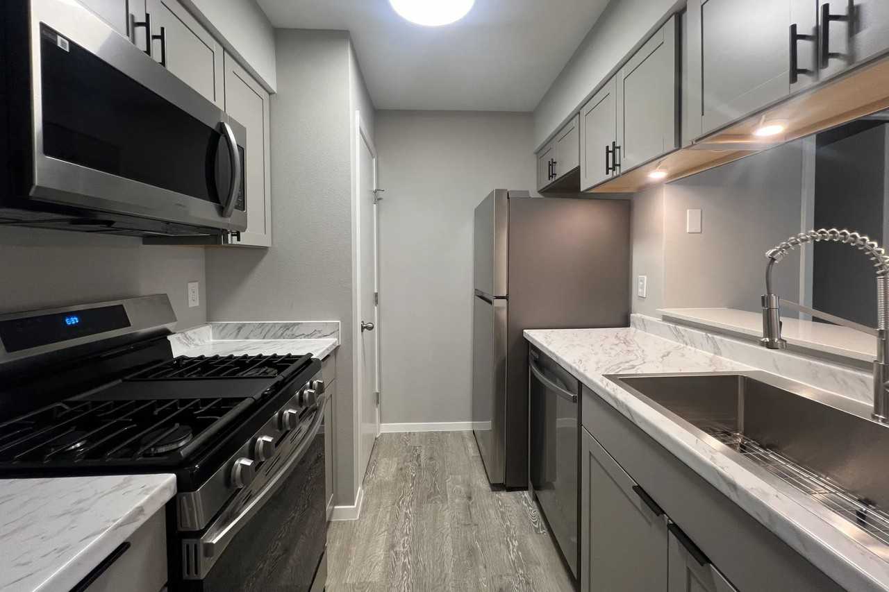 2618 Ektom Dr - Photo 2 of 26