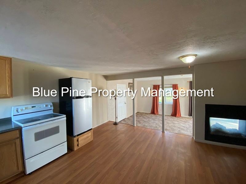 8478 S 1st E - Photo 3 of 12