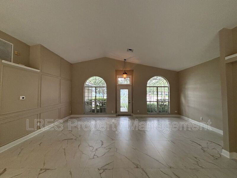 1028 Kerwood Cir - Photo 3 of 45