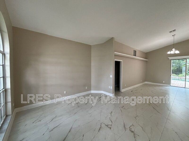 1028 Kerwood Cir - Photo 6 of 45