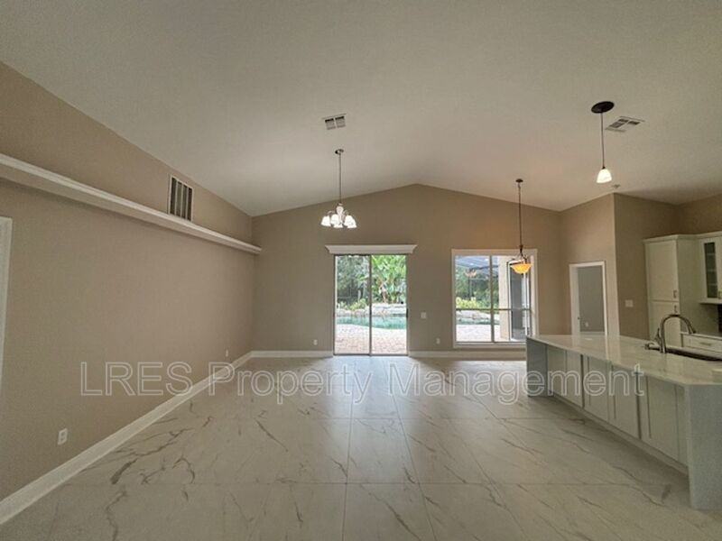1028 Kerwood Cir - Photo 7 of 45