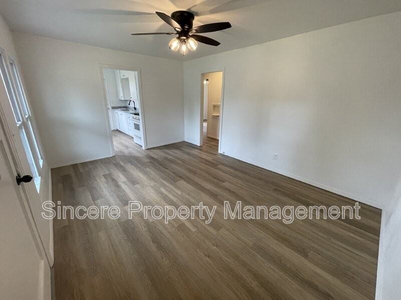 1036 Sw 46th St - Photo 2 of 22
