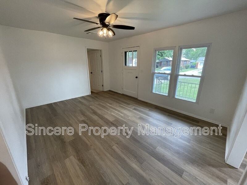 1036 Sw 46th St - Photo 3 of 22