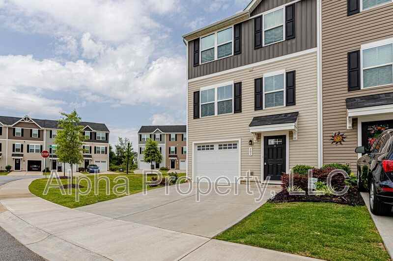 301 Parkridge Way - Photo 2 of 19