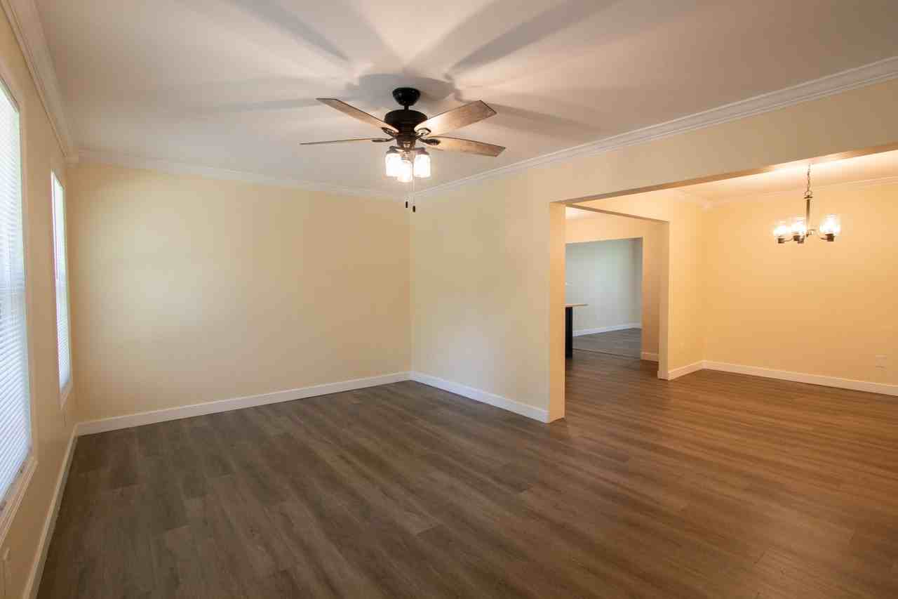 3076 Queenstown Rd #SFH - Photo 3 of 36
