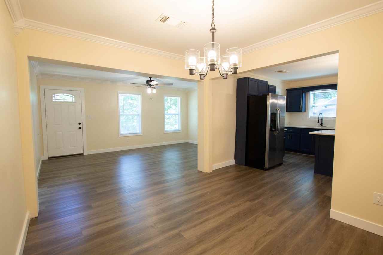 3076 Queenstown Rd #SFH - Photo 4 of 36