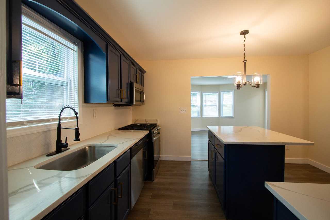 3076 Queenstown Rd #SFH - Photo 5 of 36