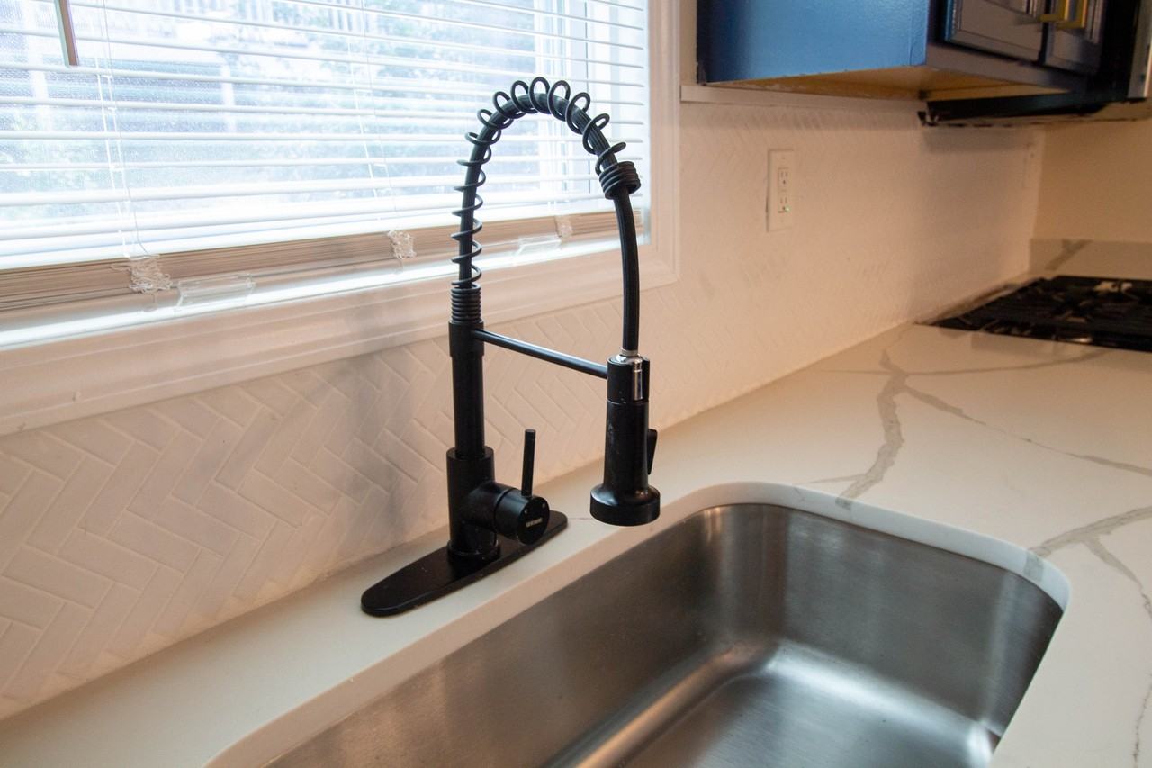 3076 Queenstown Rd #SFH - Photo 6 of 36