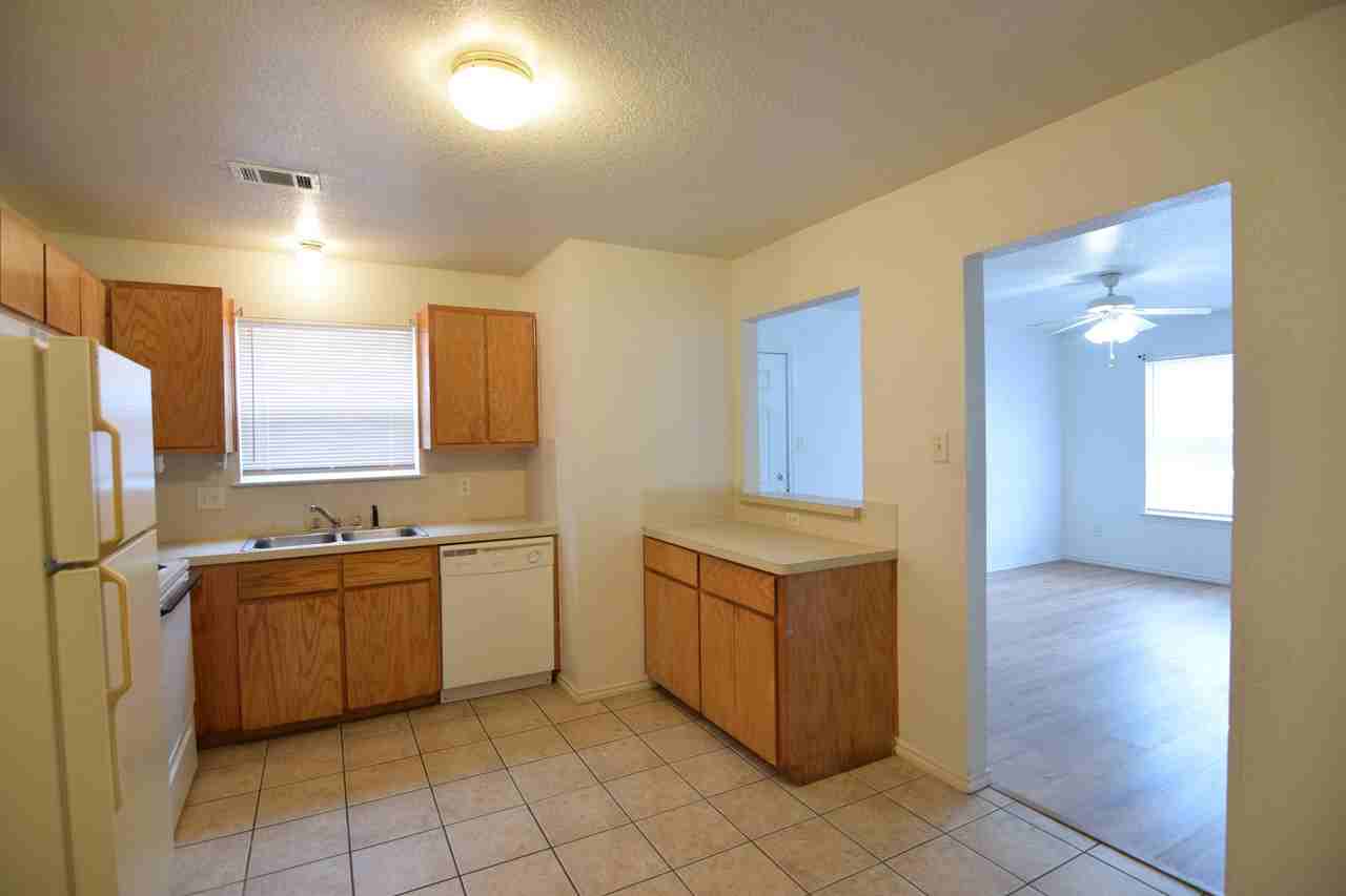 3302 Hereford Ln - Photo 3 of 16