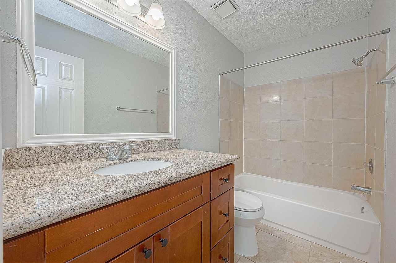11203 Pender Ln - Photo 5 of 9