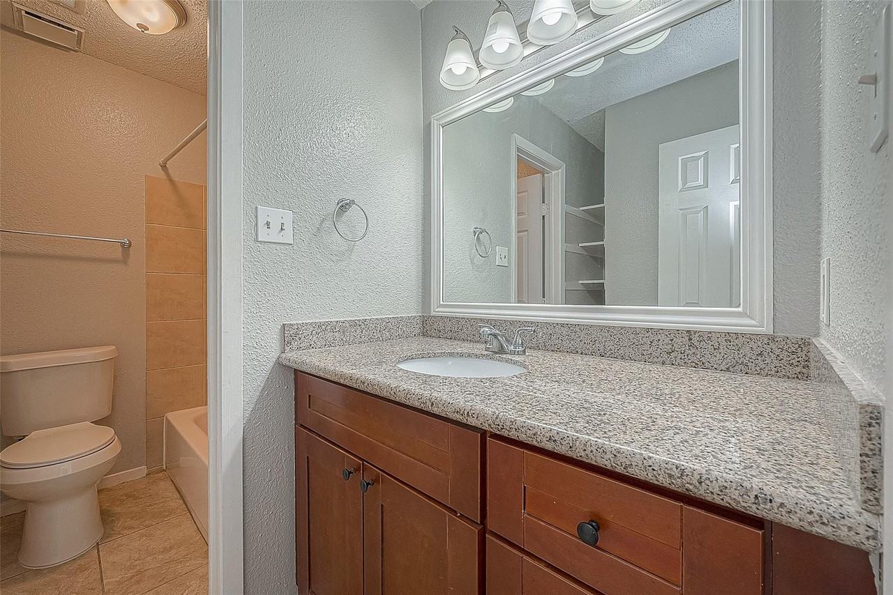 11203 Pender Ln - Photo 6 of 9
