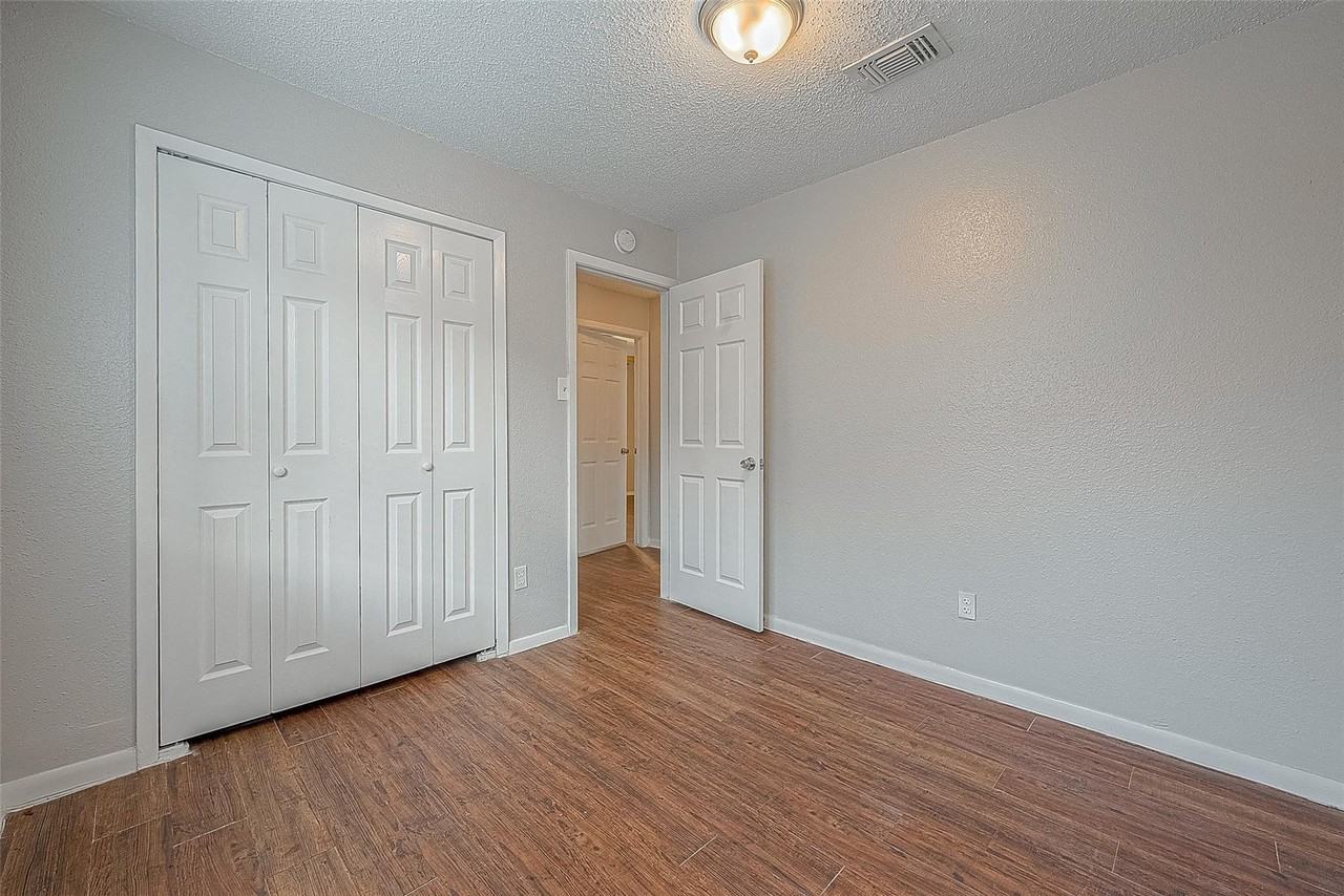 11203 Pender Ln - Photo 7 of 9