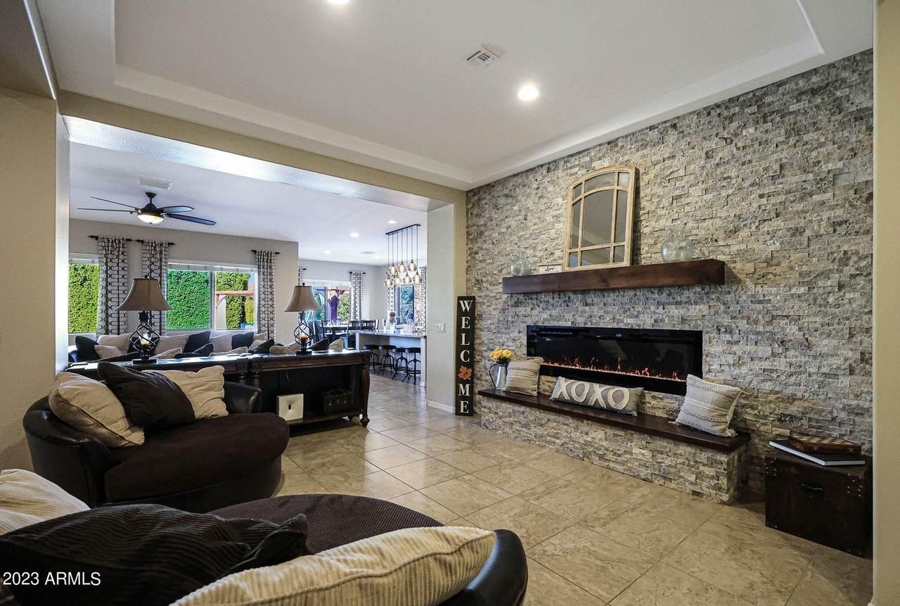 9422 W Donald Dr - Photo 4 of 45