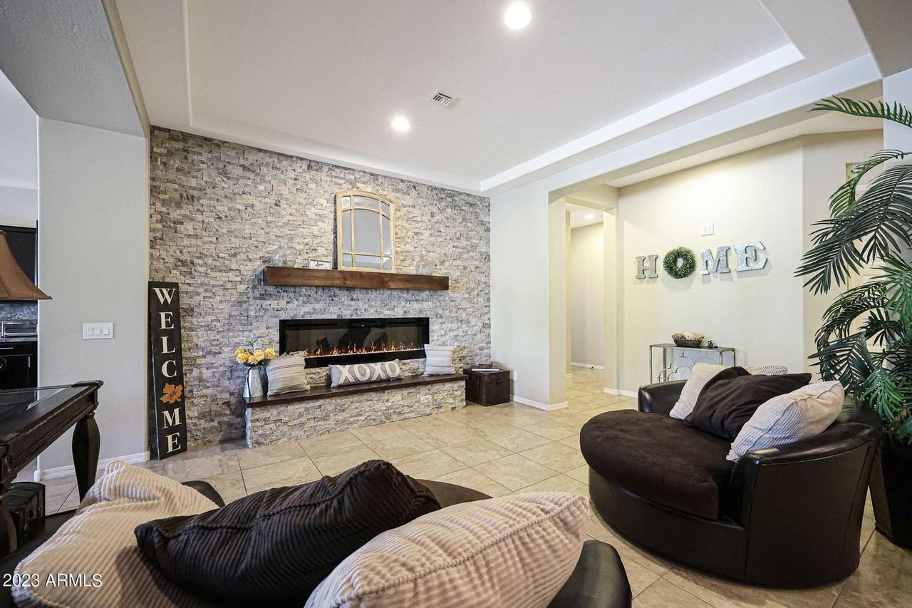 9422 W Donald Dr - Photo 5 of 45