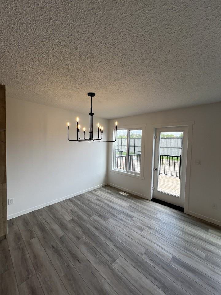 600 172 St Sw - Photo 2 of 19