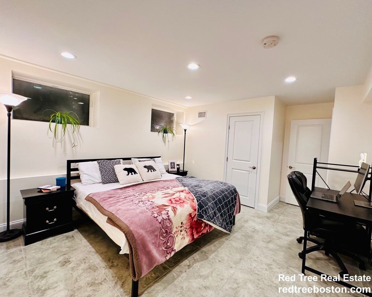 18 Senator Bolling Cir #B - Photo 2 of 32