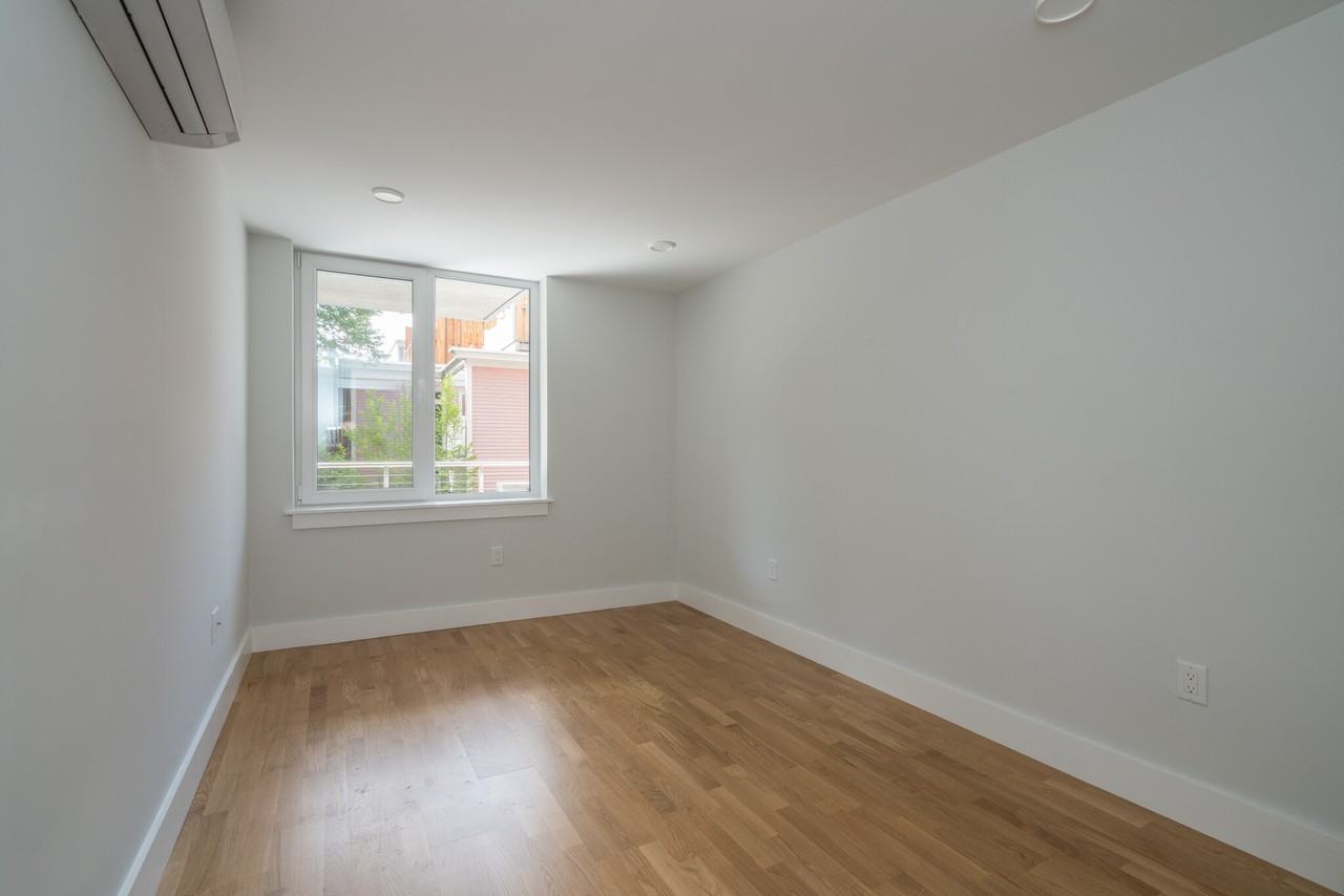 337 Harvard St #J3 - Photo 4 of 18