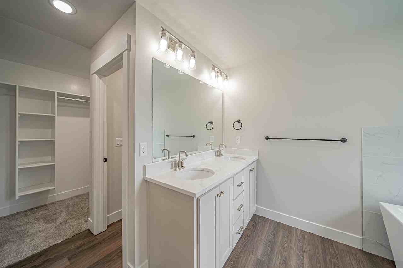 Huntshire Avenue 3 End - 2971 #2971 - Photo 4 of 12