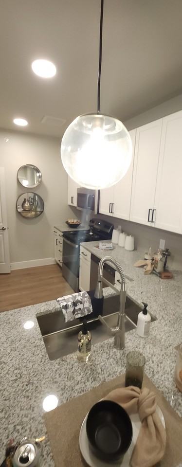 Esplanade Pkwy & Rollingwood Dr