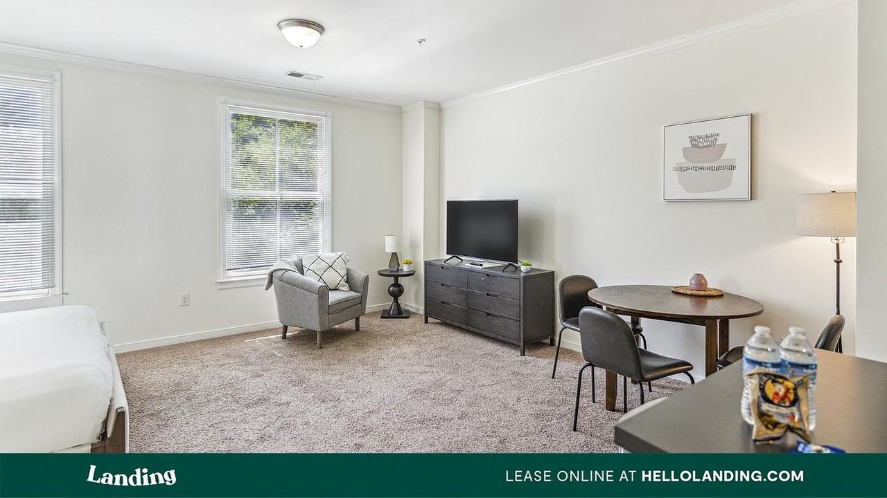 2001 E Broad St - Photo 5 of 50