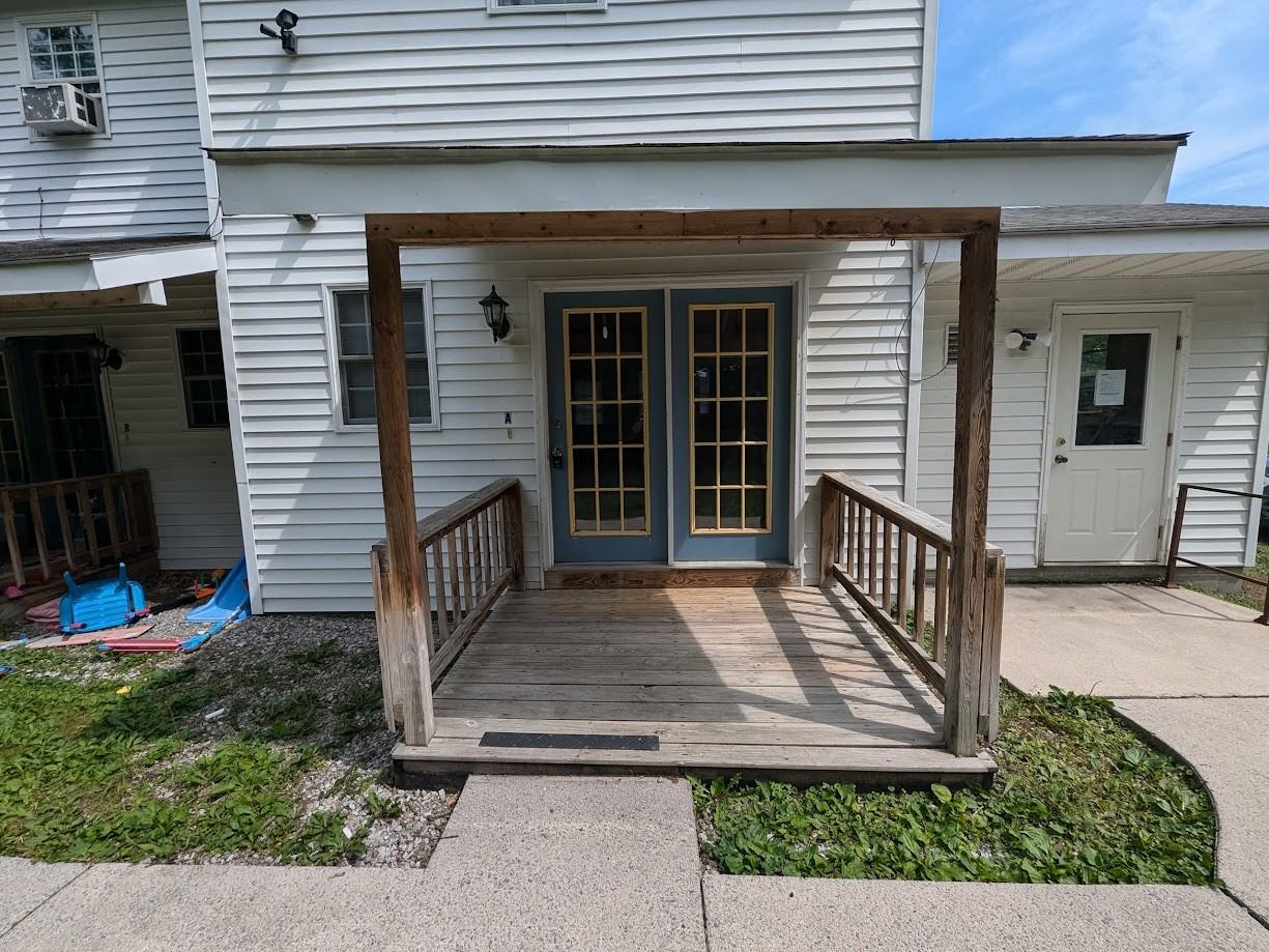 Duncansville Townhouse - Photo 2 of 13