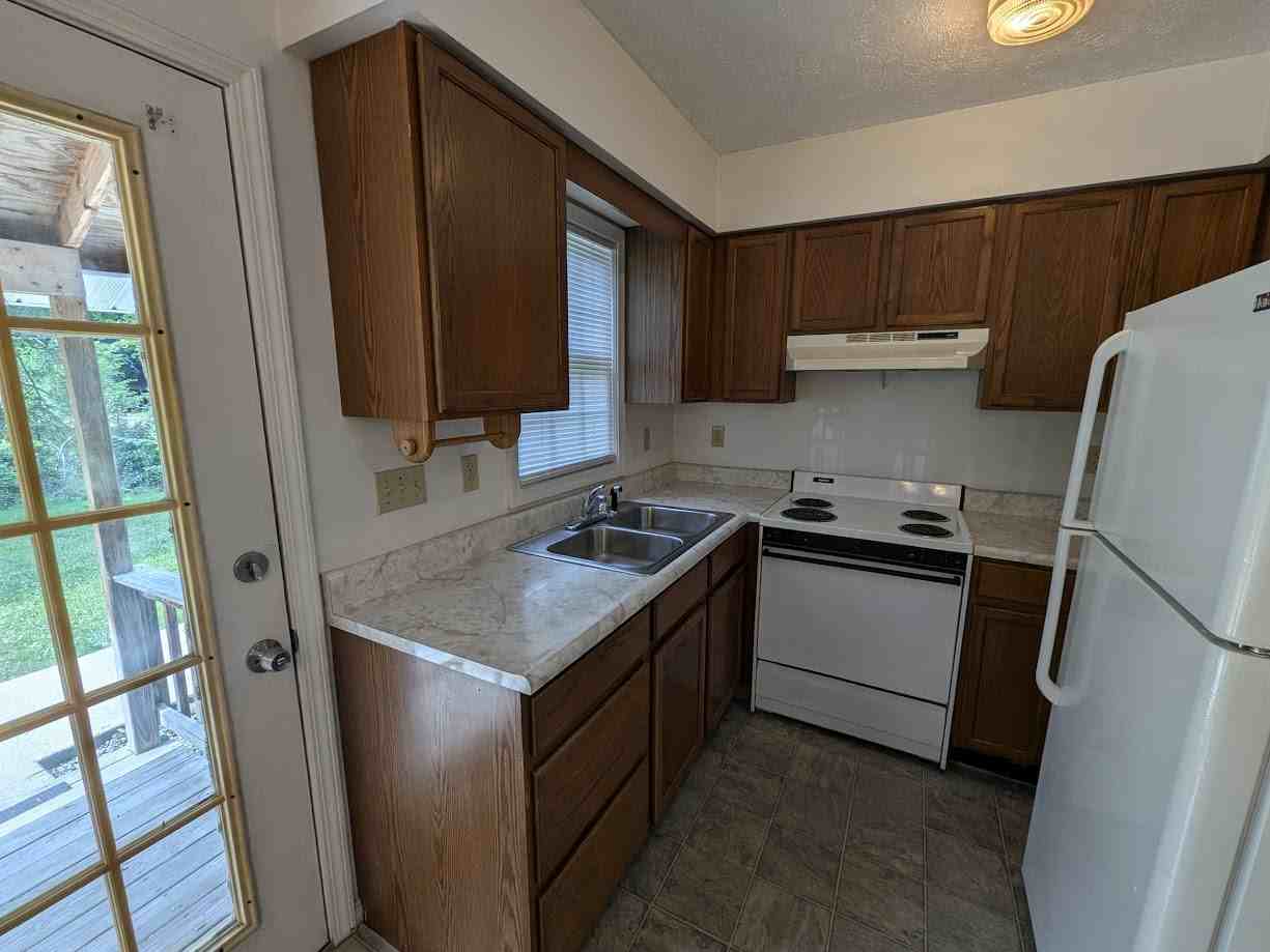 Duncansville Townhouse - Photo 4 of 13