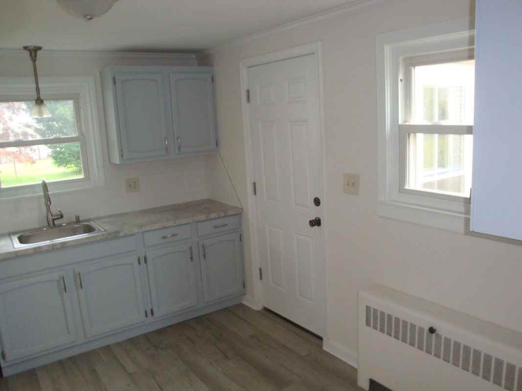 139 Crescent Dr - Photo 2 of 10