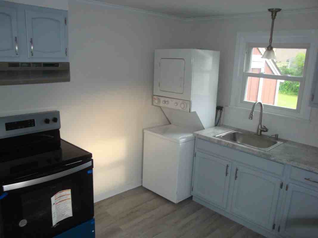 139 Crescent Dr - Photo 3 of 10