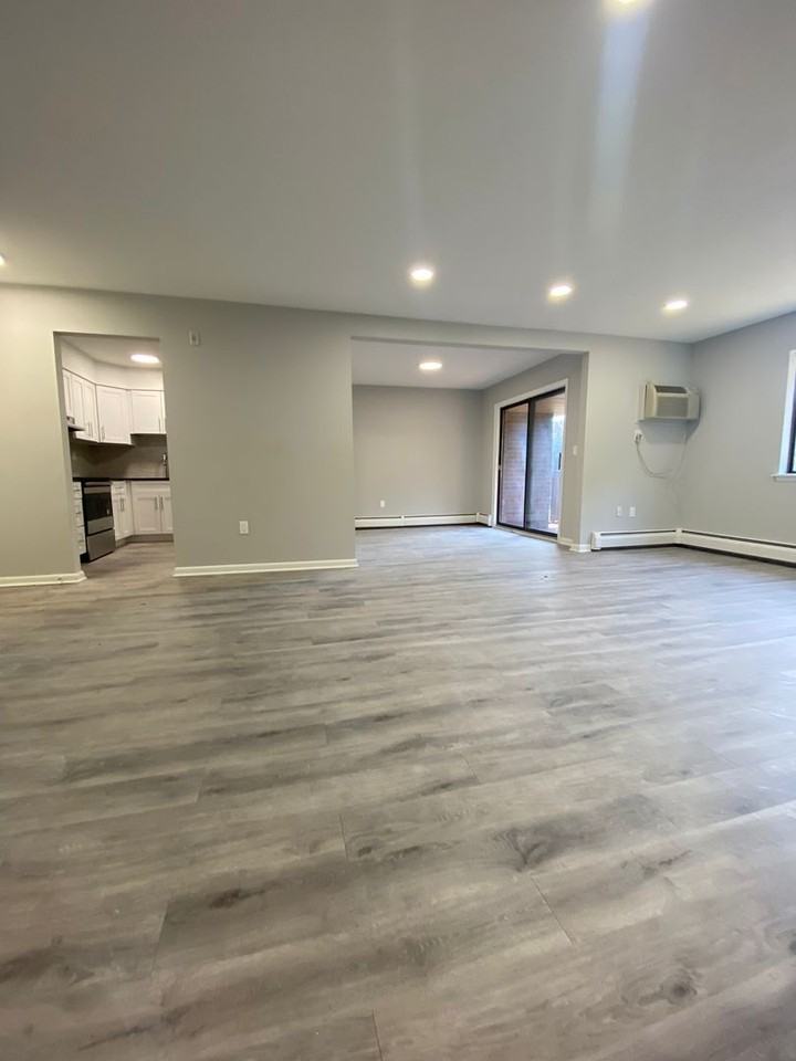 Avon Woods Apartments - Photo 3 of 50