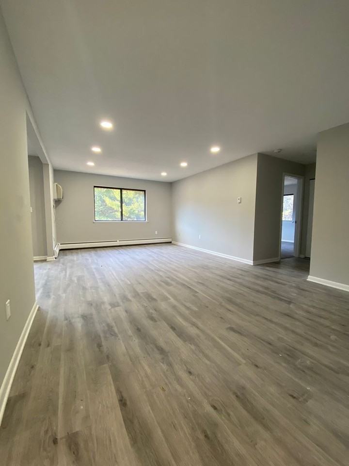 Avon Woods Apartments - Photo 4 of 50