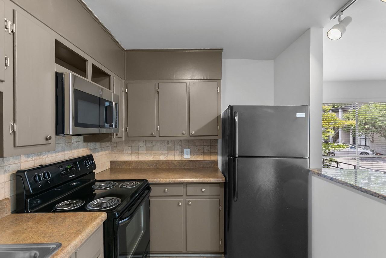 Fox Hall - Photo 2 of 50