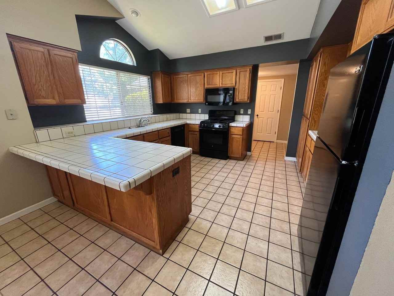 1543 Gilbert Ln - Photo 3 of 13
